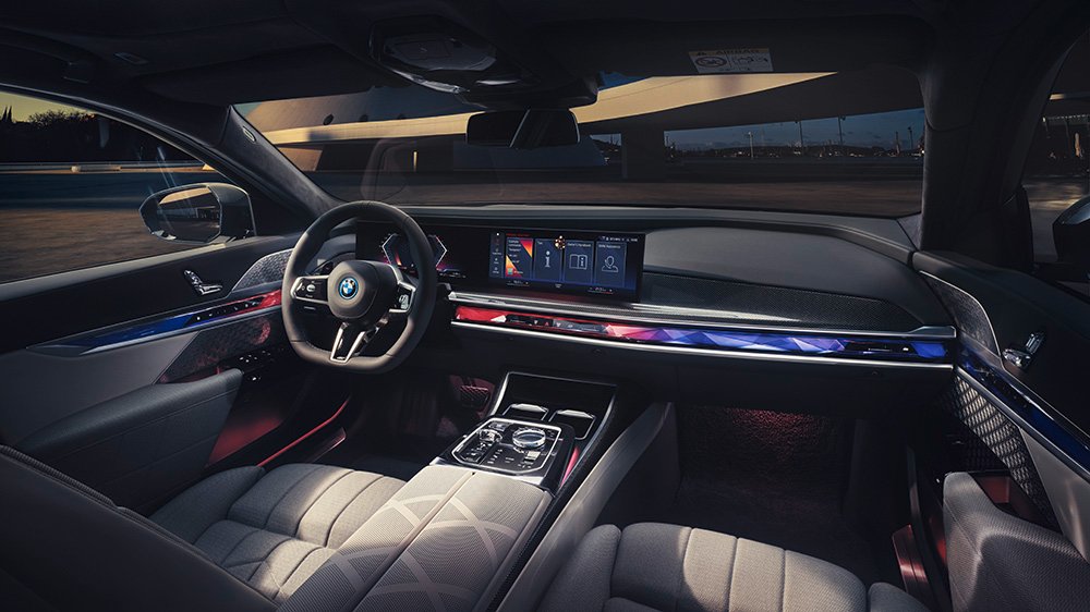 Inside the 2023 BMW i7