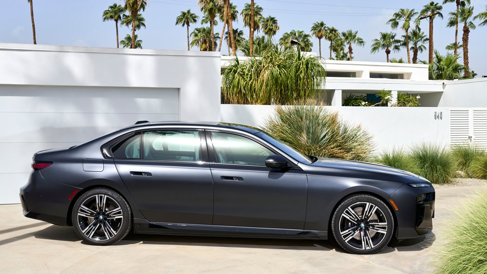 The all-electric 2023 BMW i7 xDrive60.