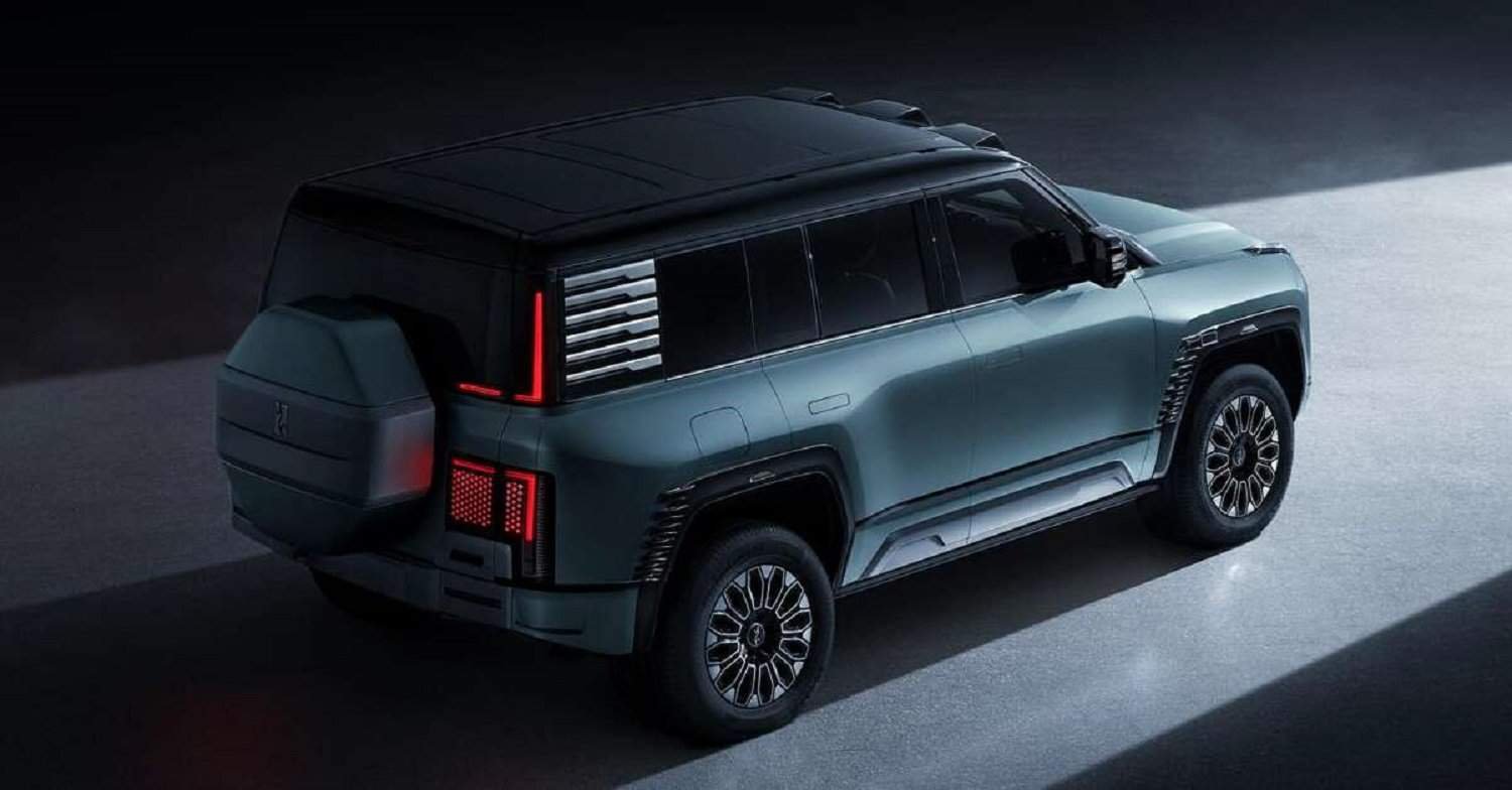 BYD's ultra-luxurious Yangwang U8 revealed