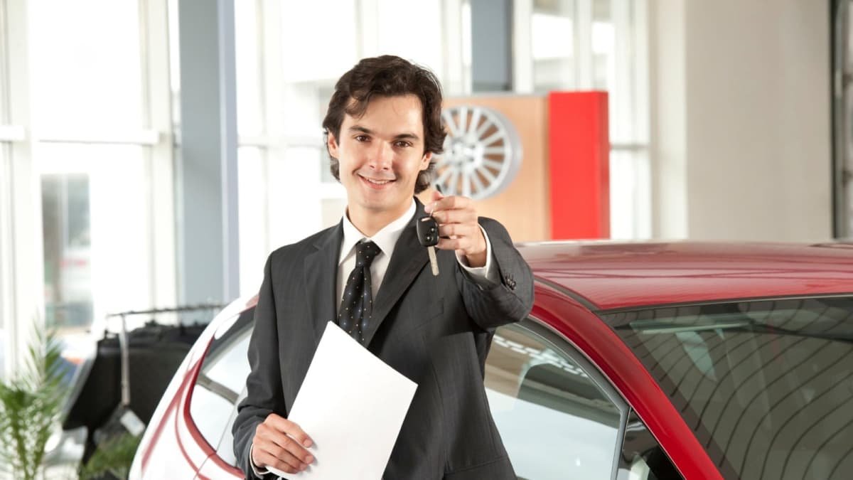 Bank boss tells car buyers not to panic over rising interest rates-0