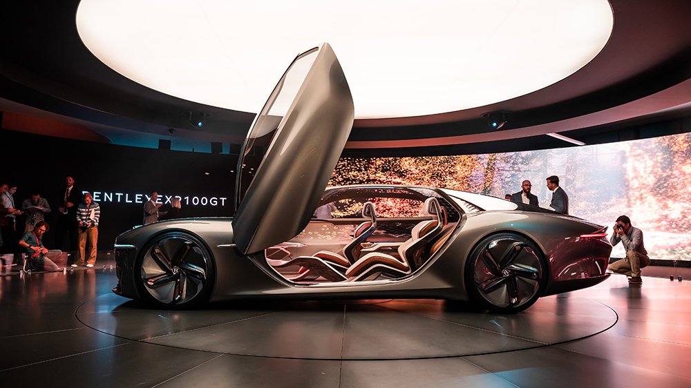 The Bentley EXP 100 GT EV concept from the side