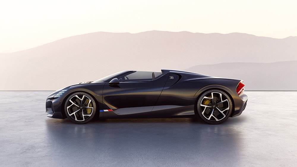 The Bugatti Mistral roadster from the side