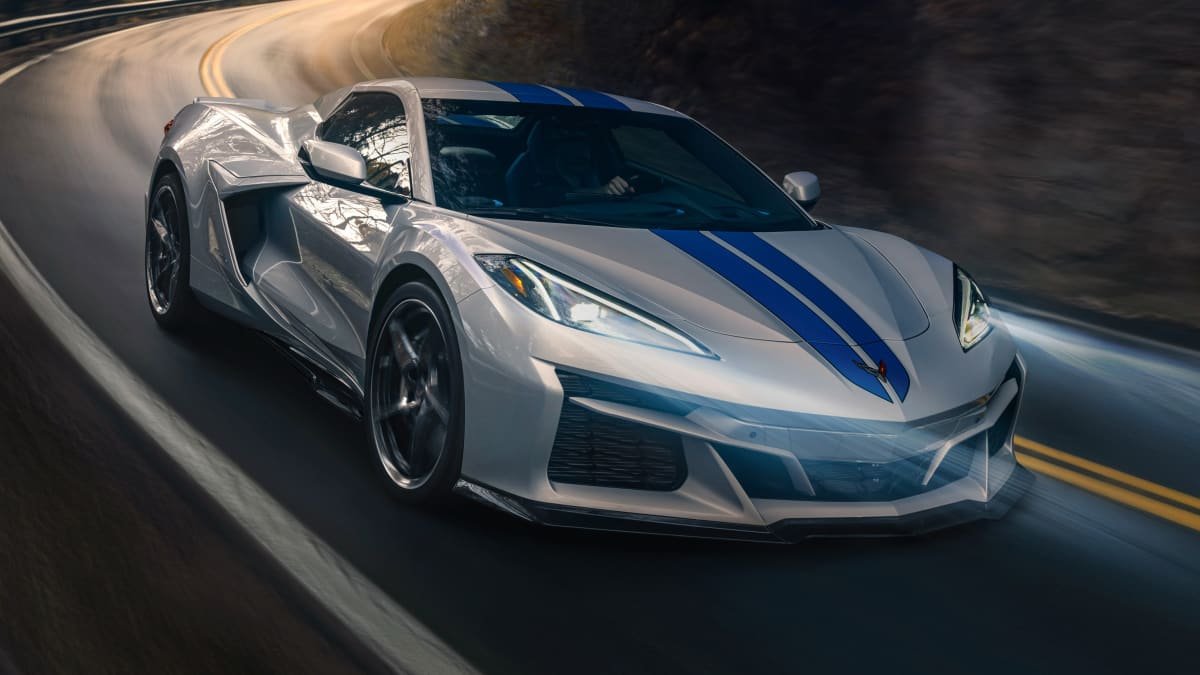 Chevrolet Corvette E-Ray hybrid banned from race track events by US owners club