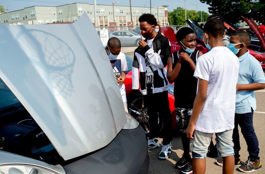classic cars, Classic cars welcome Flint elementary students back to school, ClassicCars.com Journal