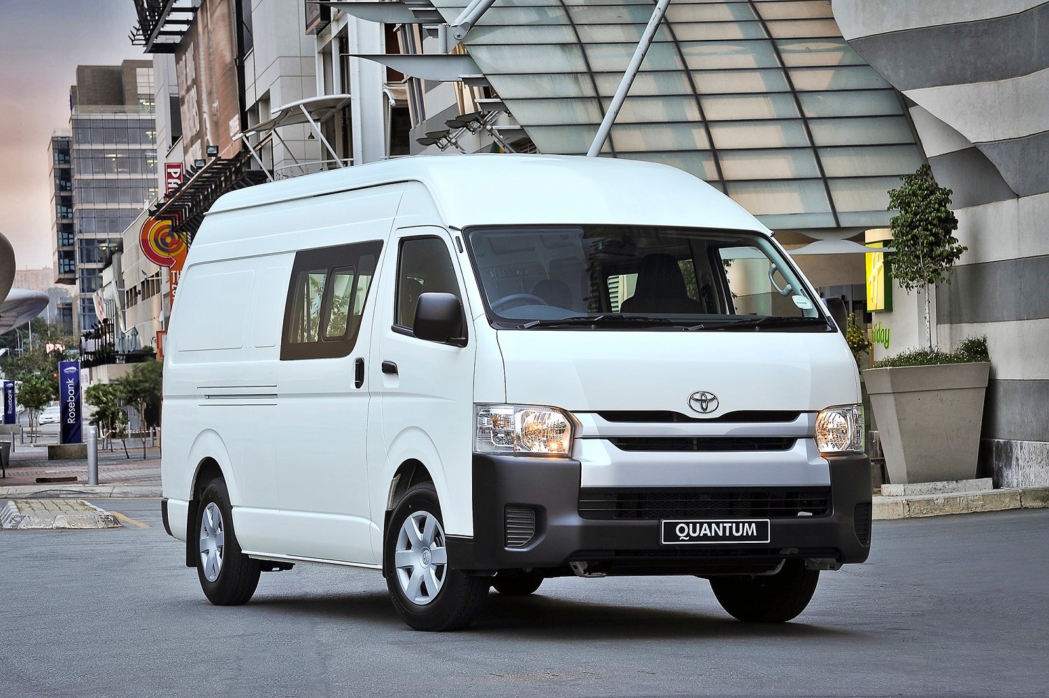 Clampdown on illegal taxis intensifies