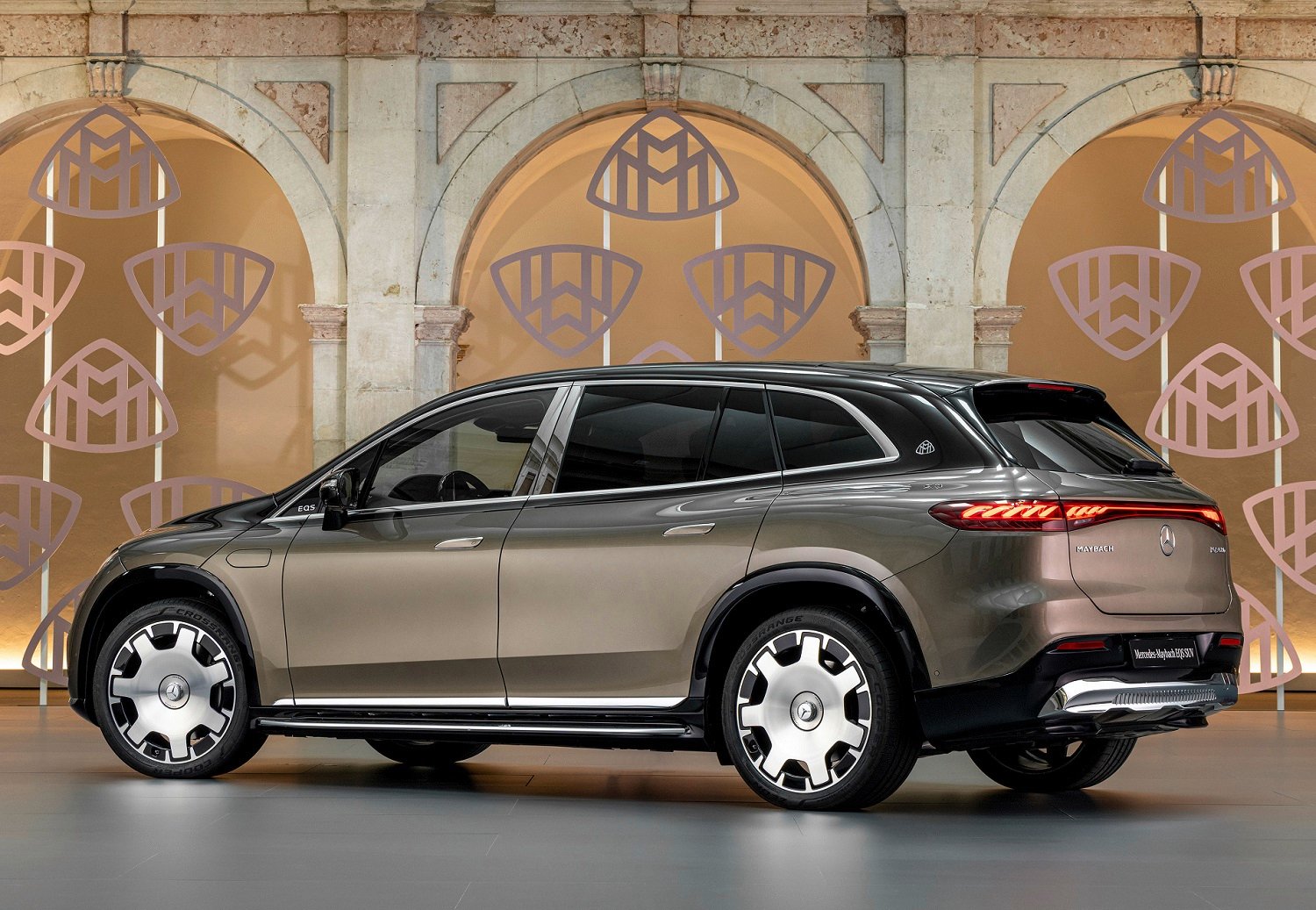 Ultra-luxurious Mercedes-Maybach EQS 680 revealed