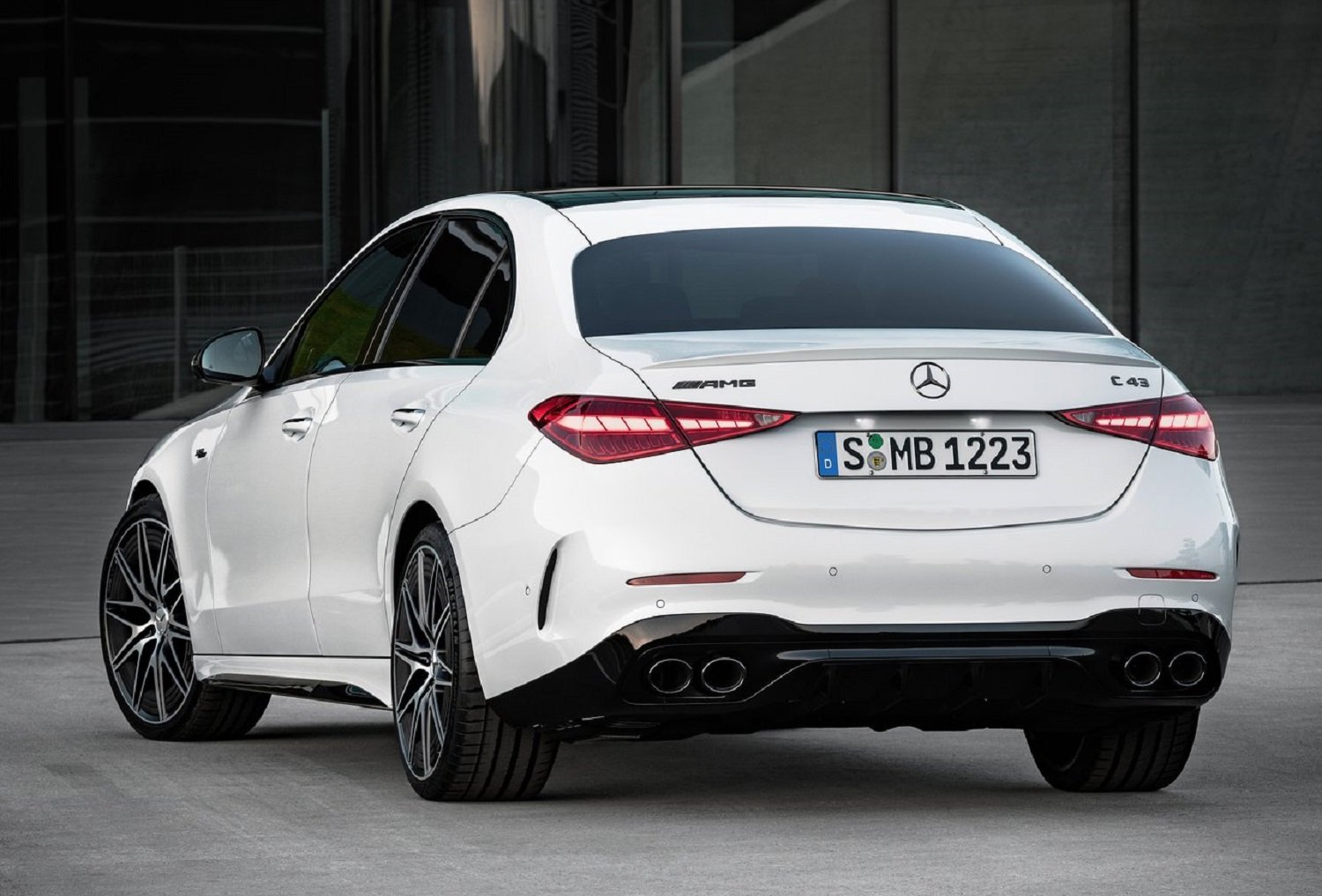 New Mercedes-AMG C43 revealed