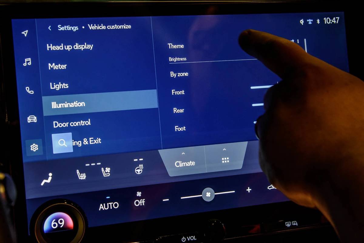 lexus-nx450h-2022-11-center-stack-display--front-row--infotainment-system.jpg