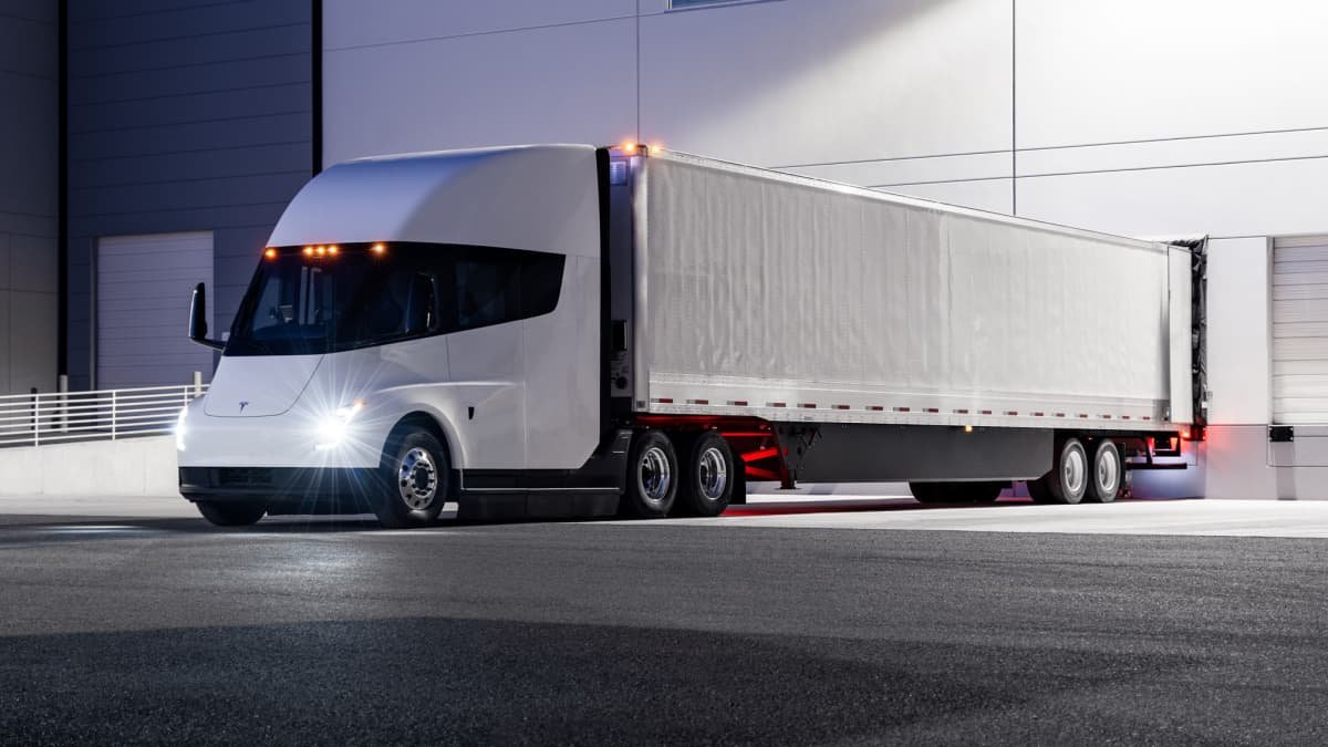 First Tesla Semi truck delivered with 800km driving range, world’s fastest charging