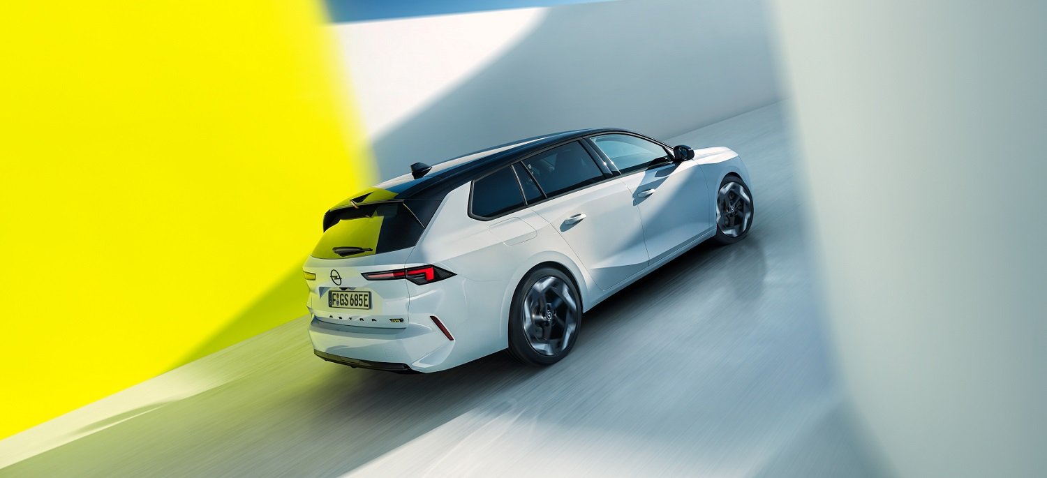 Sporty returns to Opel Astra with new electrified GSe