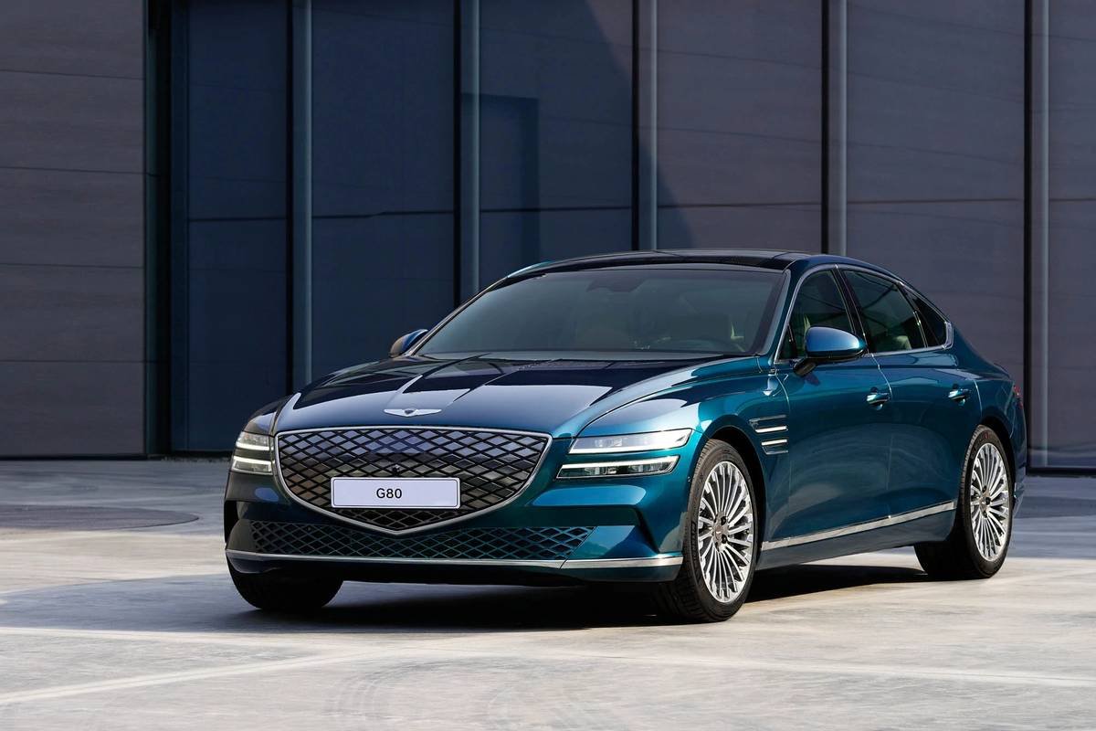 genesis-electrified-g80-oem-02-angle--blue--exterior--front.jpg