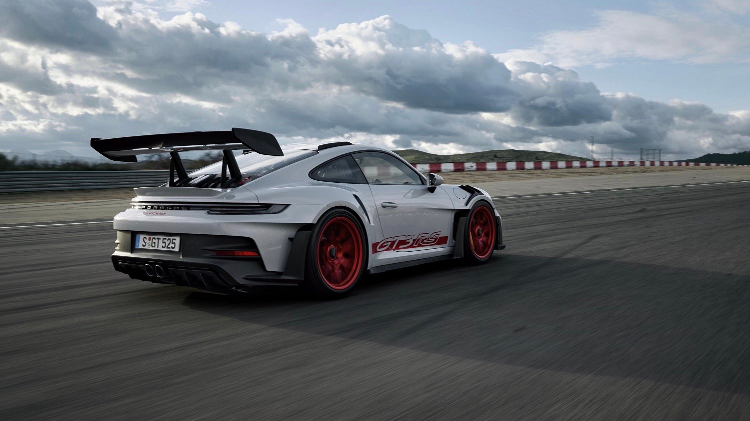 New Porsche 911 GT3 RS revealed