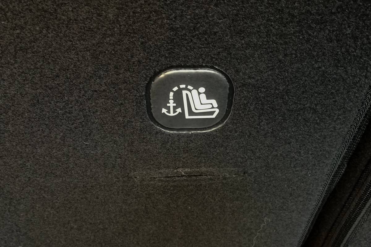 nissan-leaf-2020-01-car-seat-check.jpg