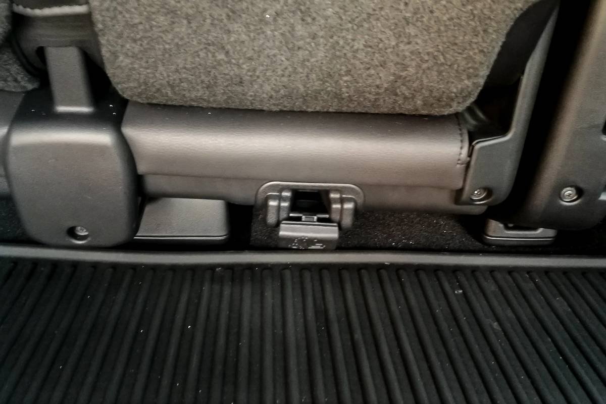 toyota-land-cruiser-2021--01-car-seat-check--cargo--interior.jpg