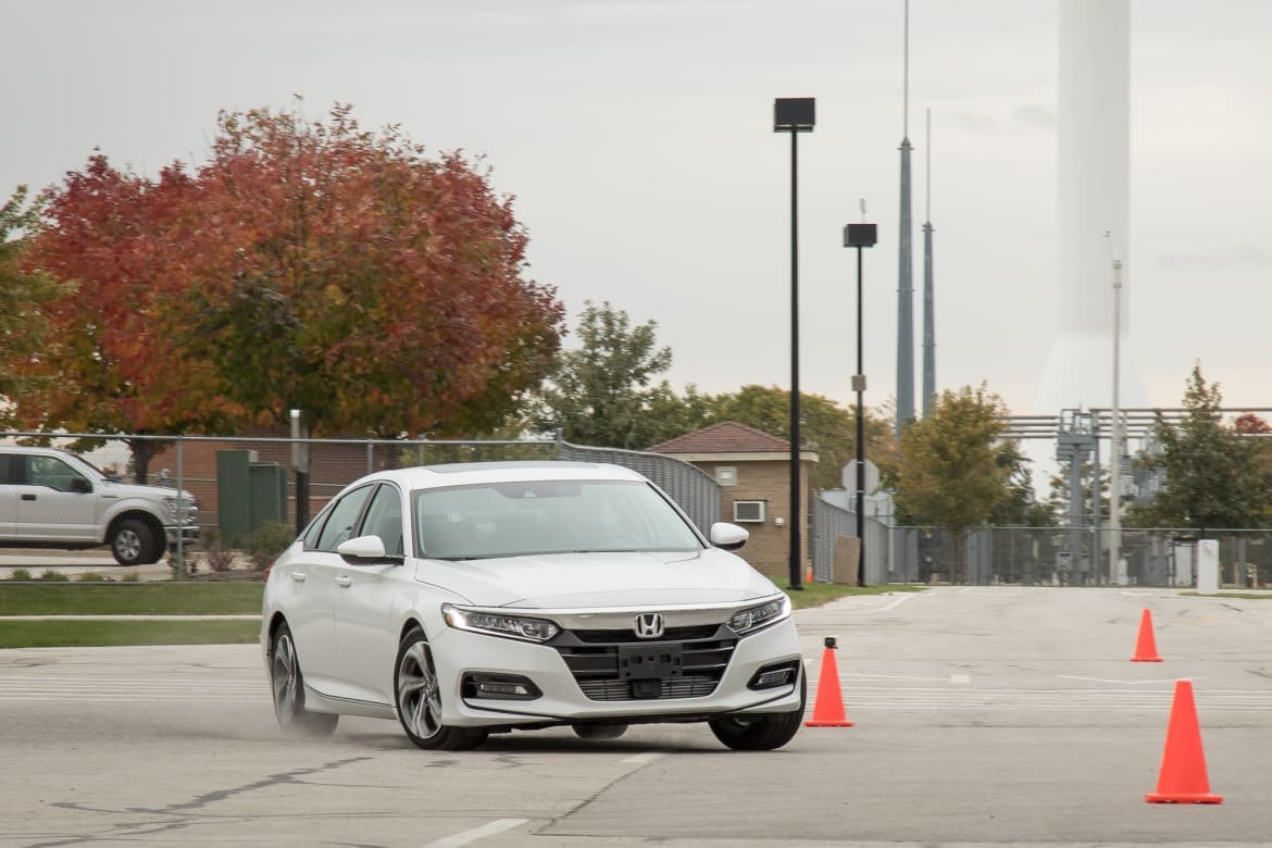 07-honda-accord-1.5t-ex-l-2018-angle--dynamic--exterior--front--