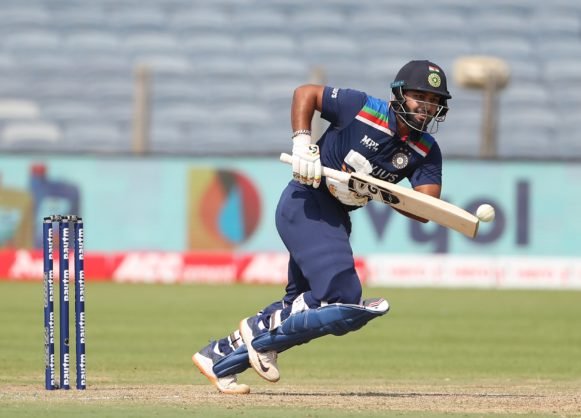India edge England to seal ODI series
