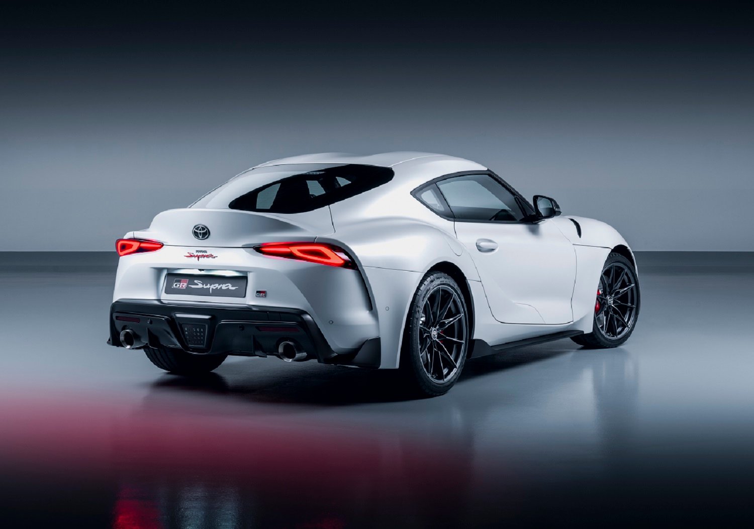 Manual Toyota Supra revealed