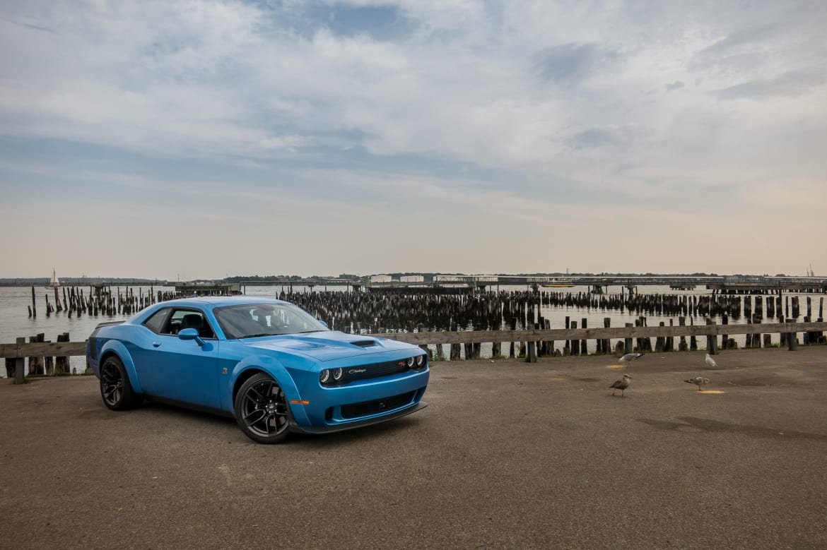 01-dodge-challenge-scat-pack-widebody-2019-angle--blue--exterior