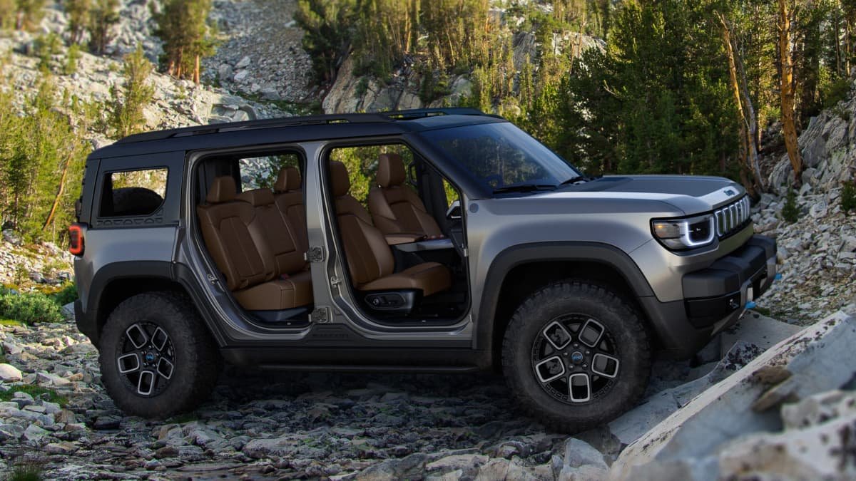 Jeep launches electric offensive with three landmark SUVs-0