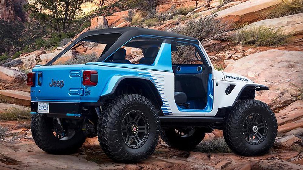 A back 3/4 view of the Jeep Wrangler Magneto 2.0 all-electric concept