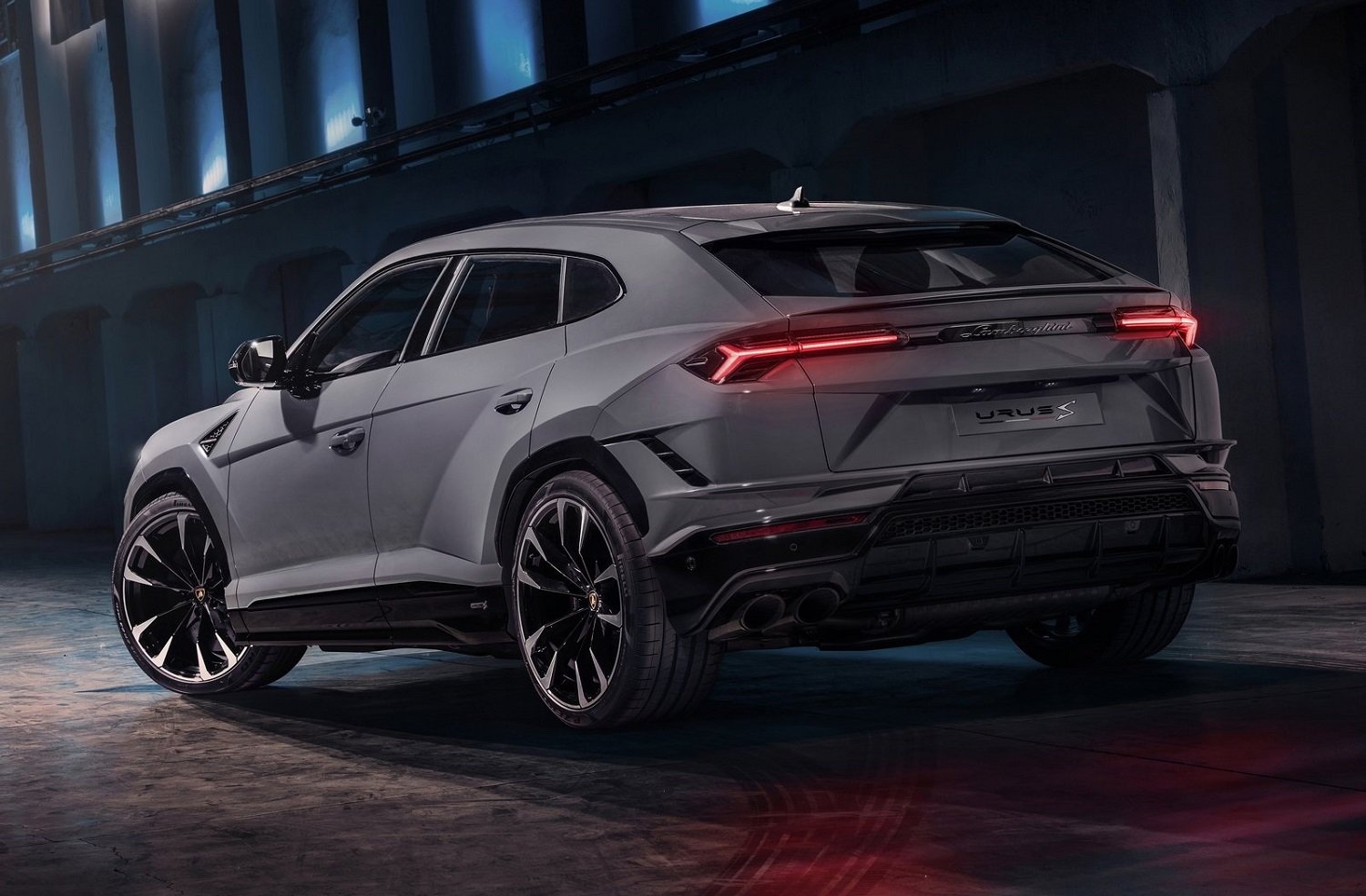 Lamborghini Urus S officially revealed