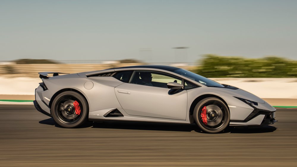 Driving the Lamborghini Huracàn Tecnica at Circuit Ricardo Tormo in Valencia, Spain.
