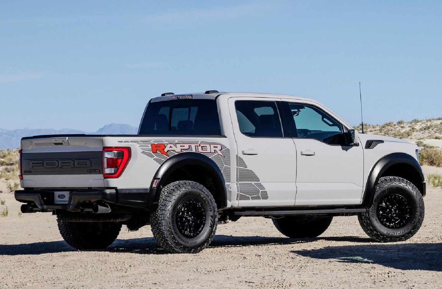 Ford F-150 Raptor R revealed