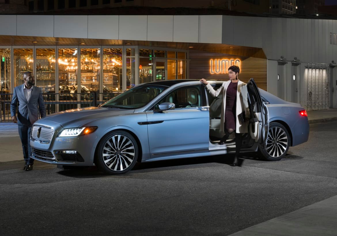 21-lincoln-continental-2019-angle--blue--doors--exterior--front-