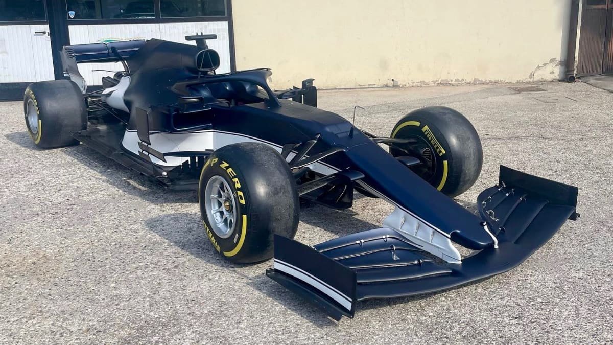 Live your fantasy with this ‘bargain’ 2019 Formula One car-0