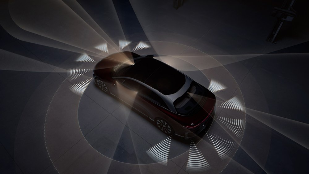 Lucid DreamDrive's 32-sensor network at work