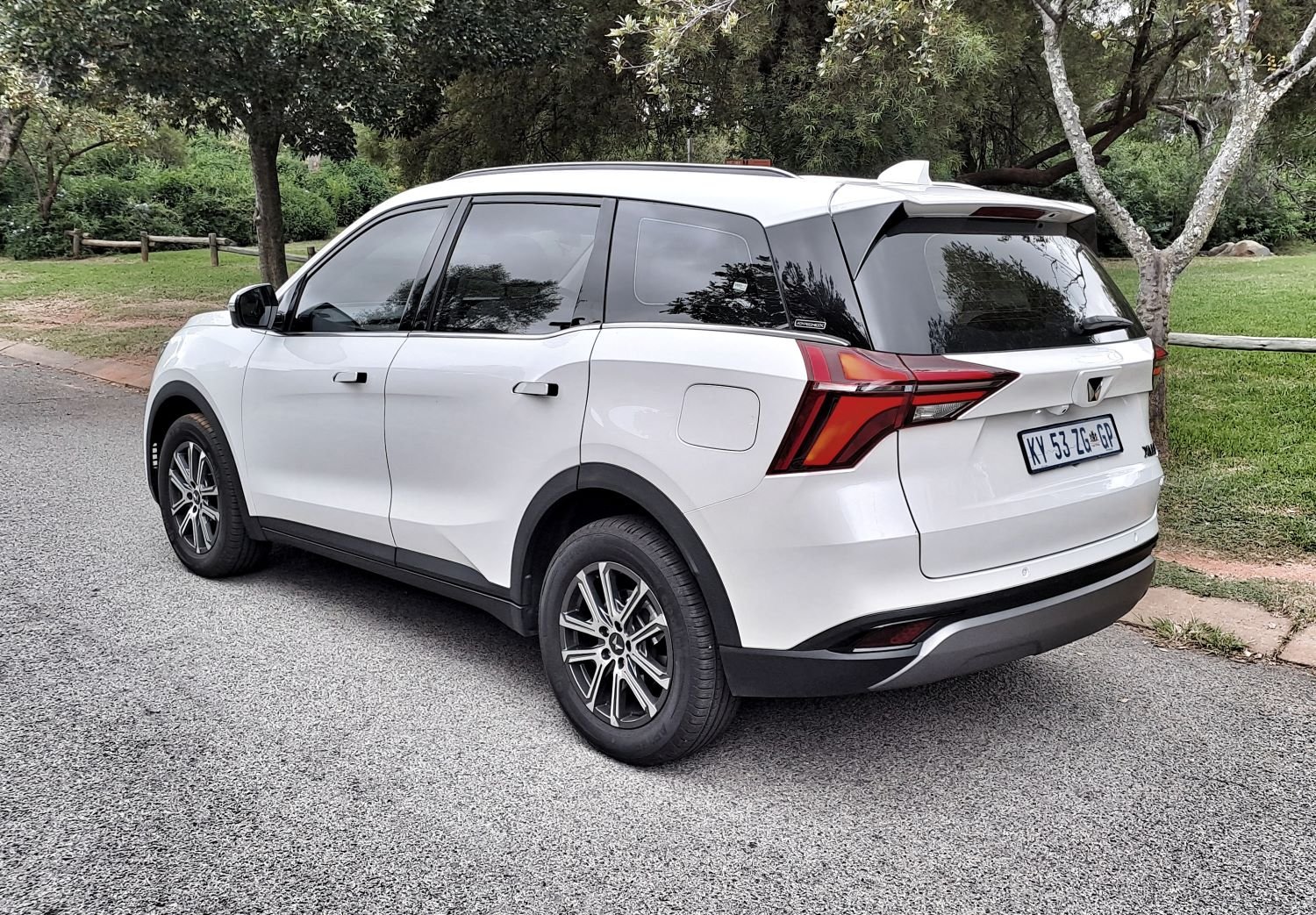 Mahindra XUV700 AX7 L