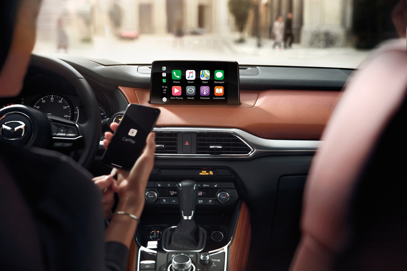 mazda-cx-9-2019-01-apple-carplay--center-stack--interior.jpg