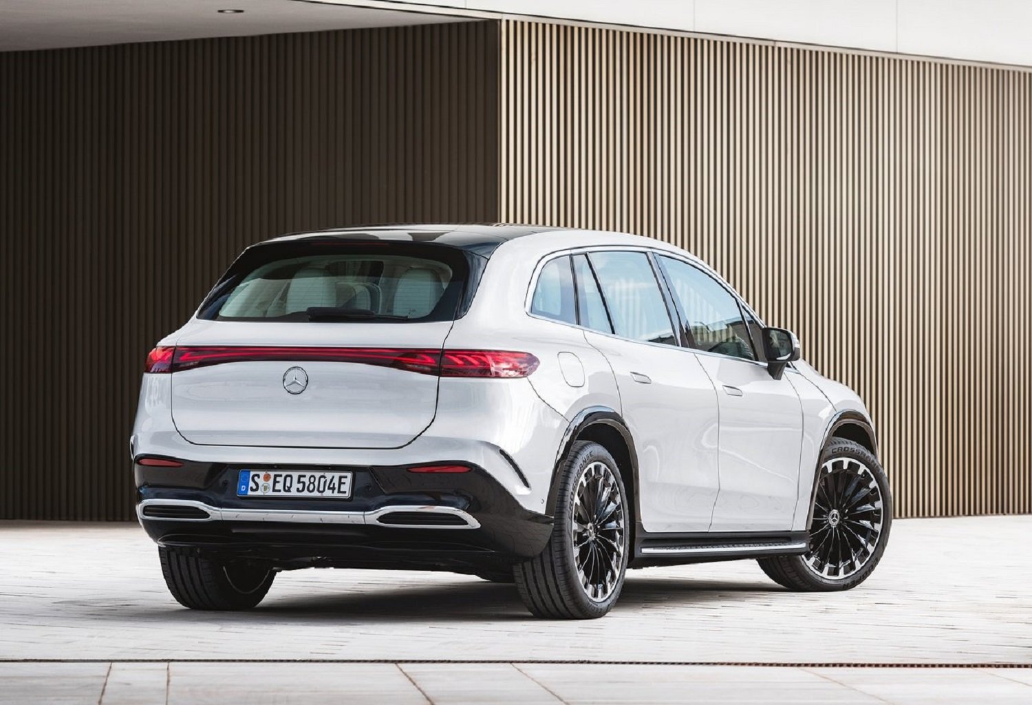 Mercedes-Benz EQS SUV revealed