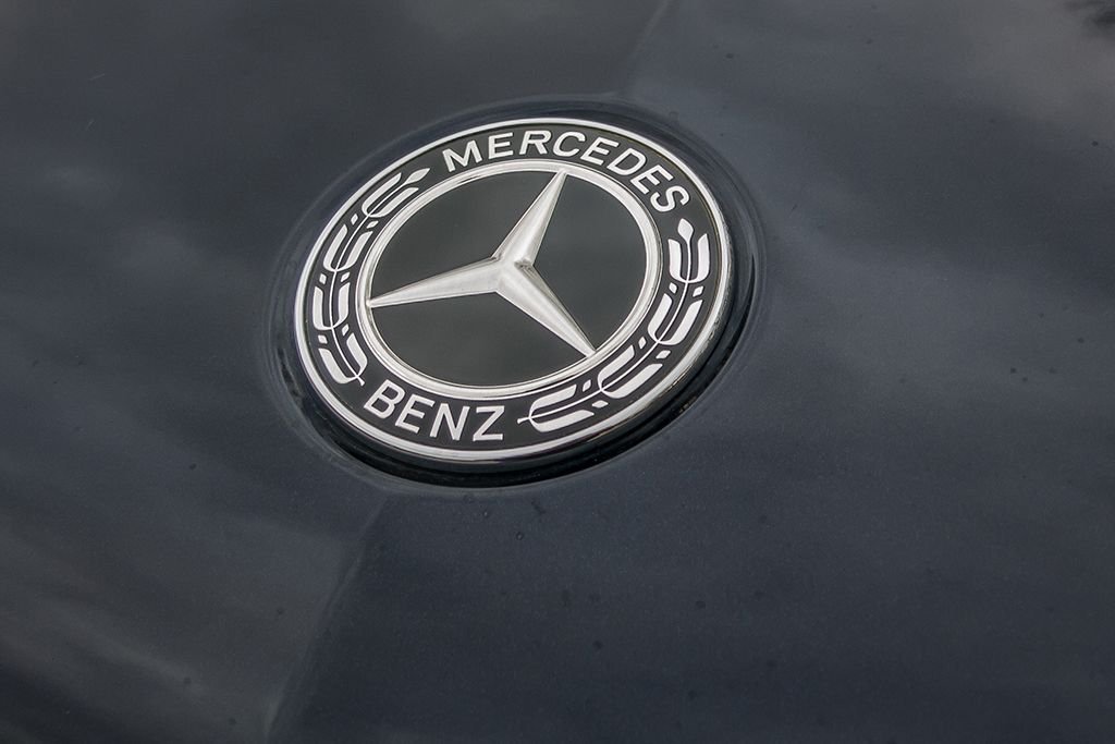 08-mercedes-benz-gls-450-2019-badge--blue--exterior.jpg