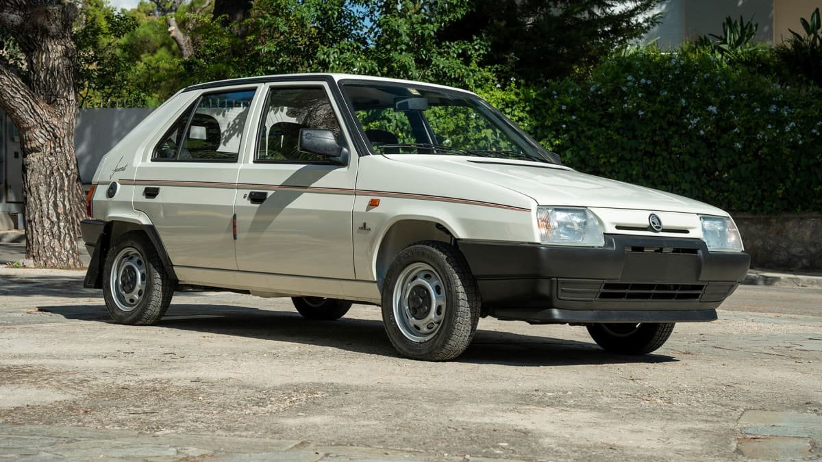 Mint-condition Soviet-era Skoda up for auction with delivery mileage-0
