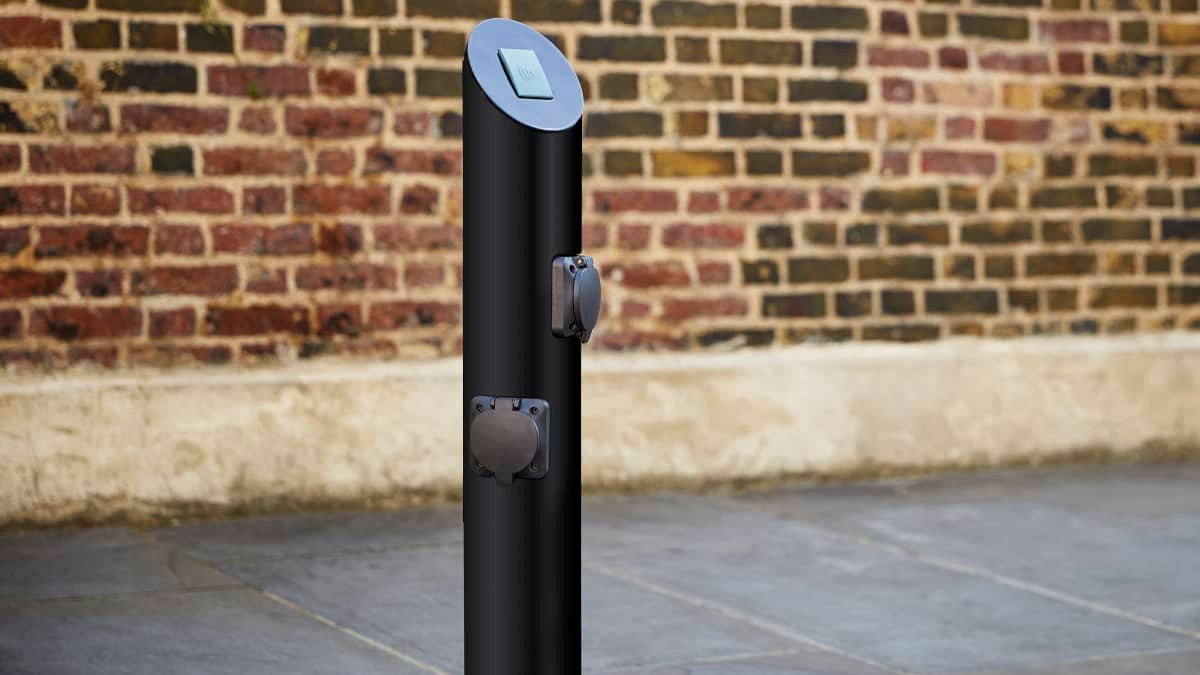 More than 1000 street-side electric-car chargers due by 2025