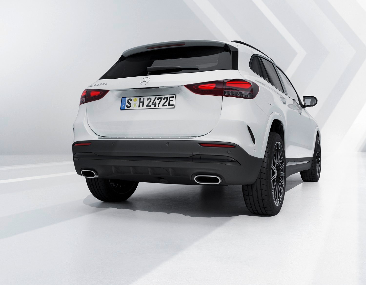 Facelift Mercedes-Benz GLA revealed