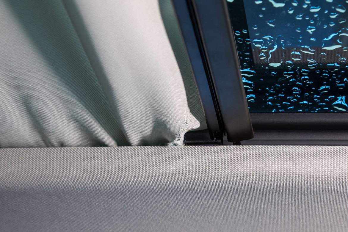 01-volkswagen-atlas-sunshade-2018-detail--interior--sunroof.jpg