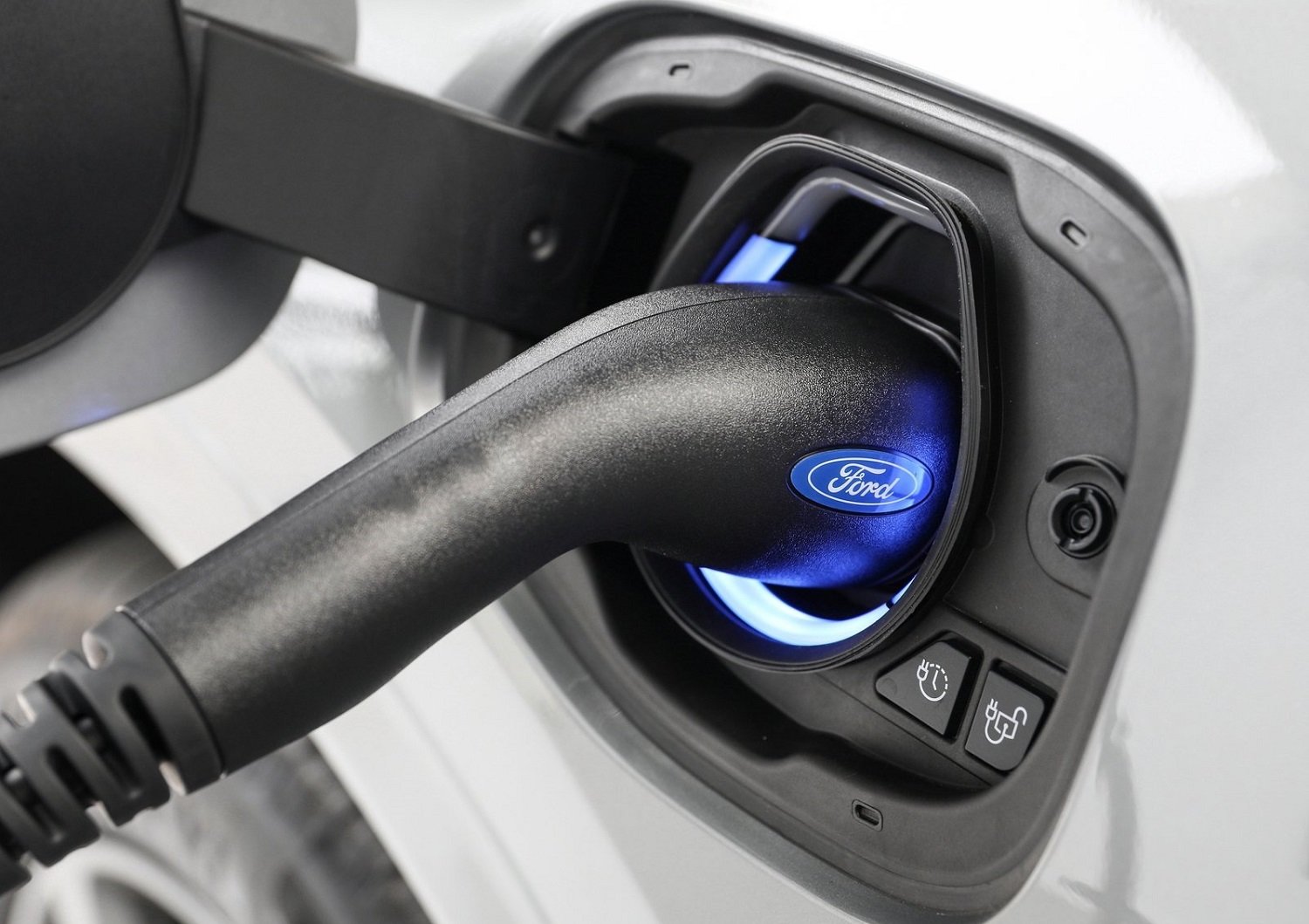 Plug-in hybrid Ford Ranger heading for apparent 2024 debut