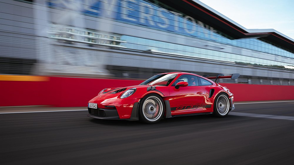 Porsche 911 GT3 RS on track