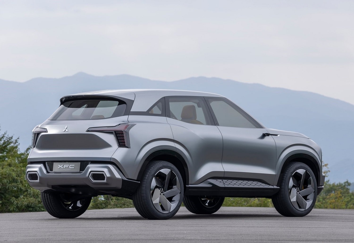 Mitsubishi XFC Concept debuts