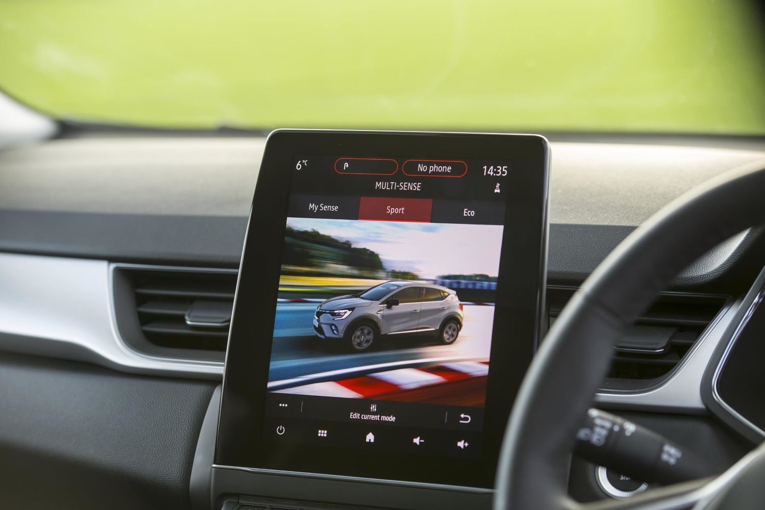 Renault Captur Intens cabin