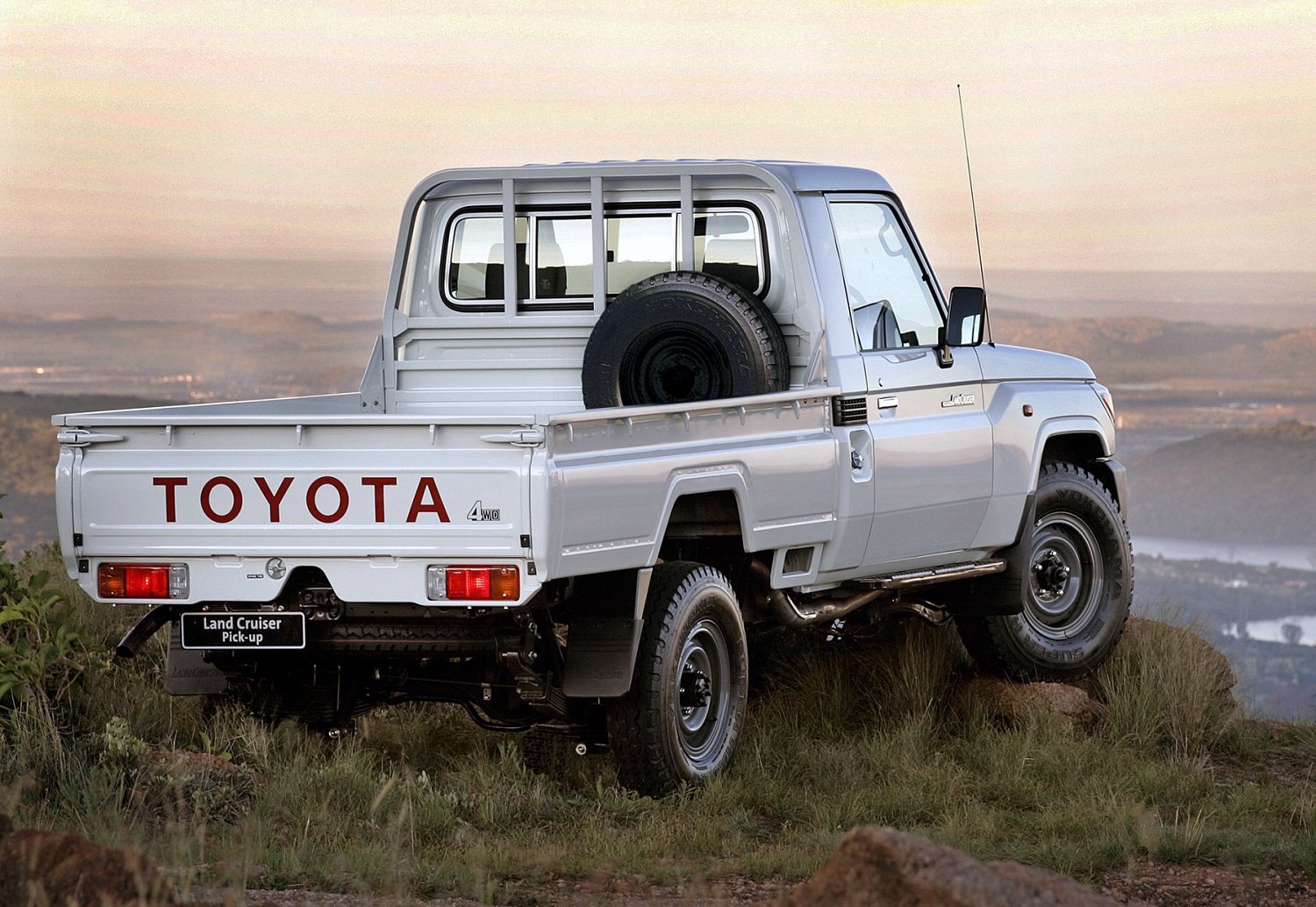 Land Cruiser's diesel V8 on the out