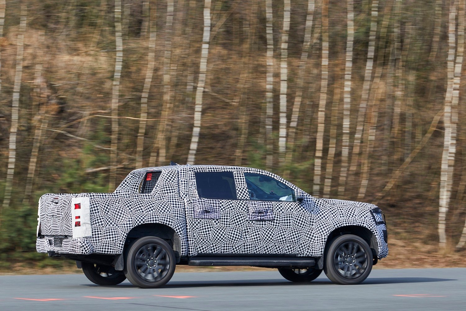 New Volkswagen Amarok teasers continue still