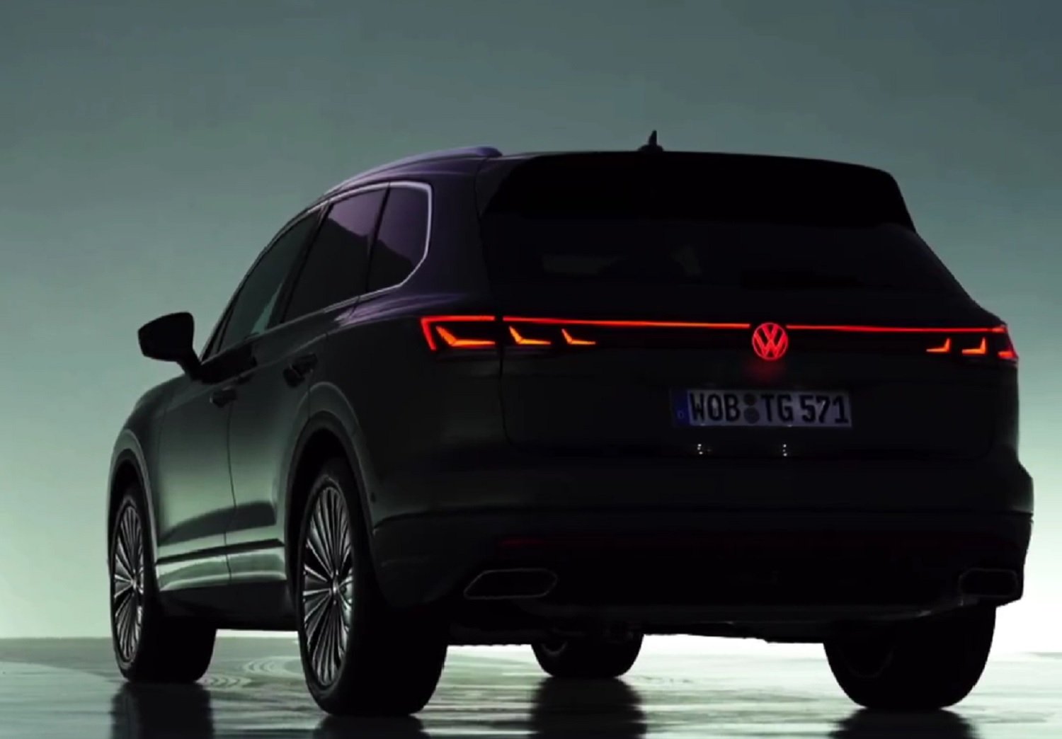 Facelift Volkswagen Touareg teased one last time