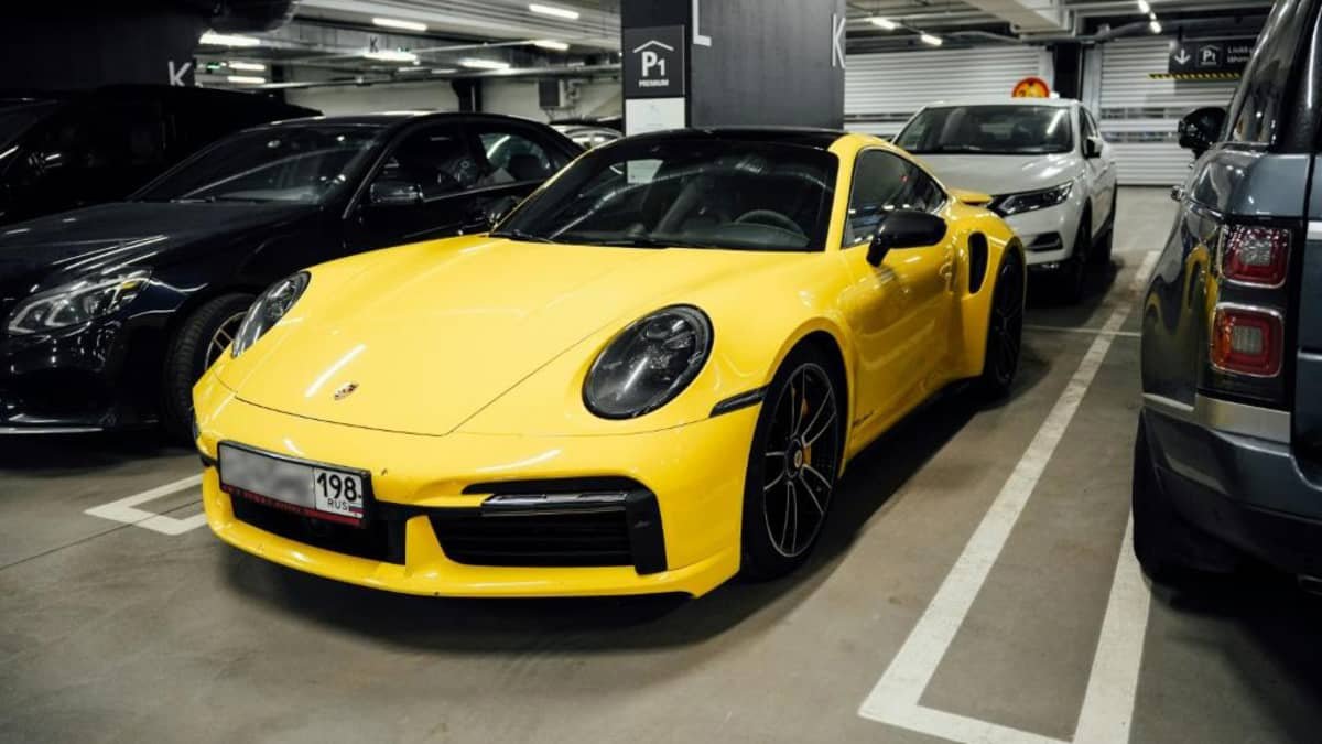 Russian-owned luxury cars flood Finland to avoid European flight bans-0