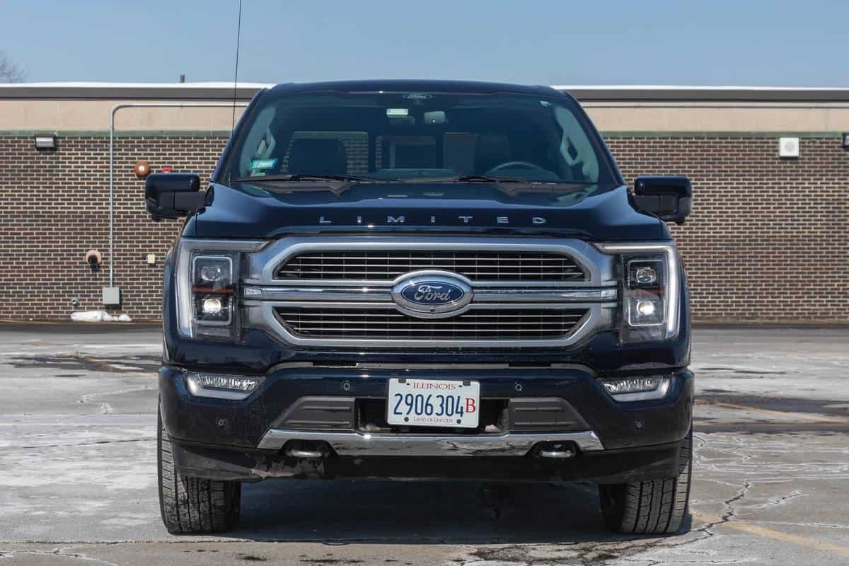 ford-hybrid-supercrew-limited-2021-16-black--exterior--front.jpg