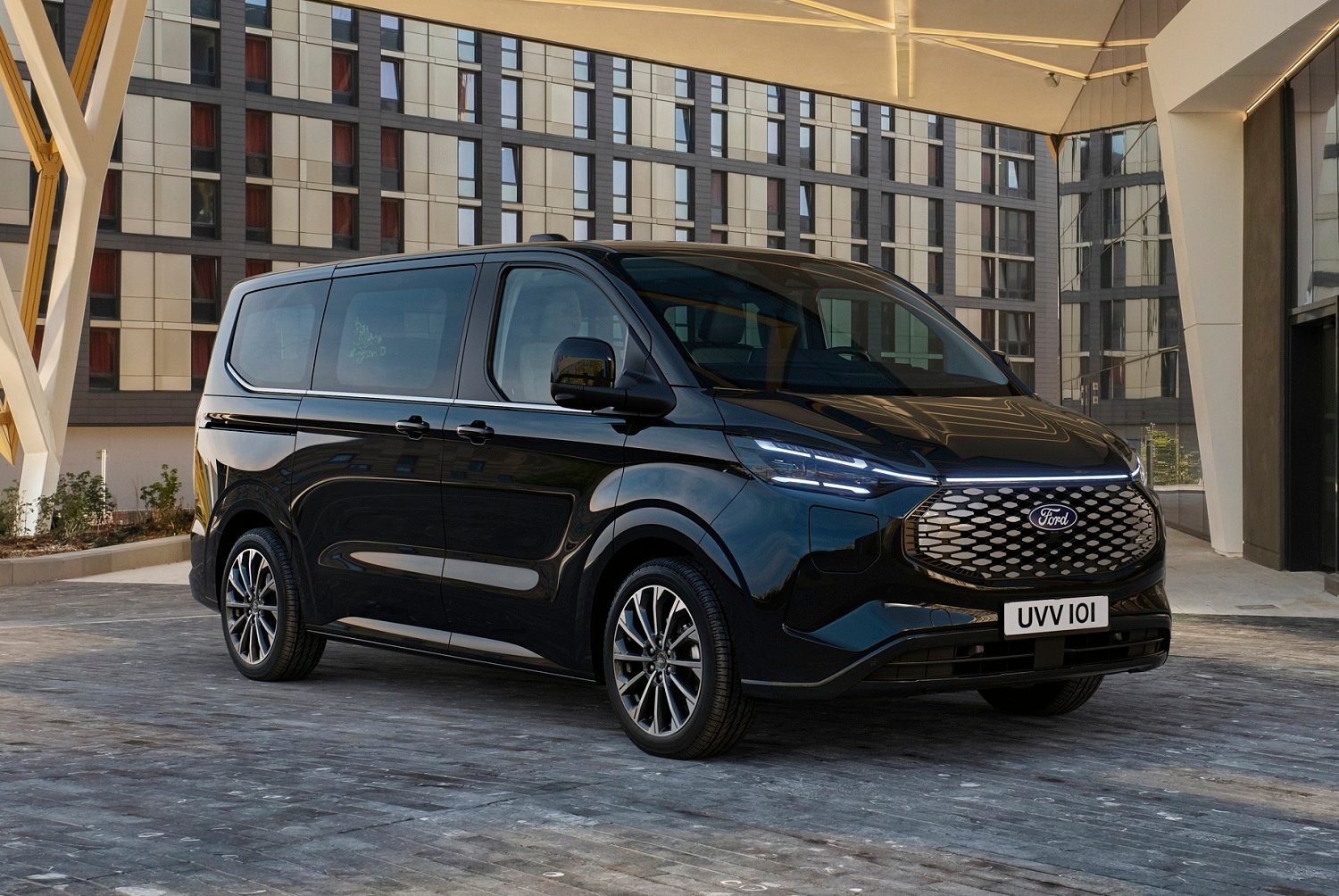 Titanium X-spec Ford E-Tourneo Custom