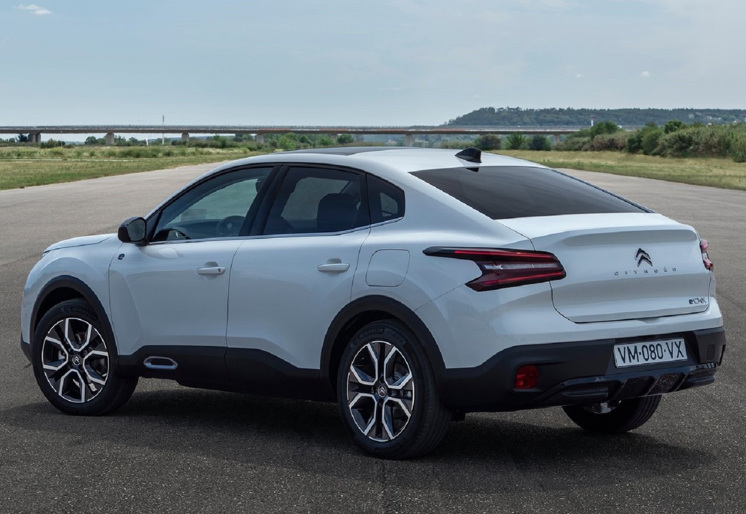 New Citroën C4 X revealed