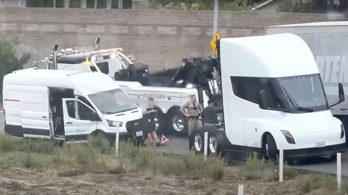Tesla Semi electric truck conks out weeks before production is due to start-0